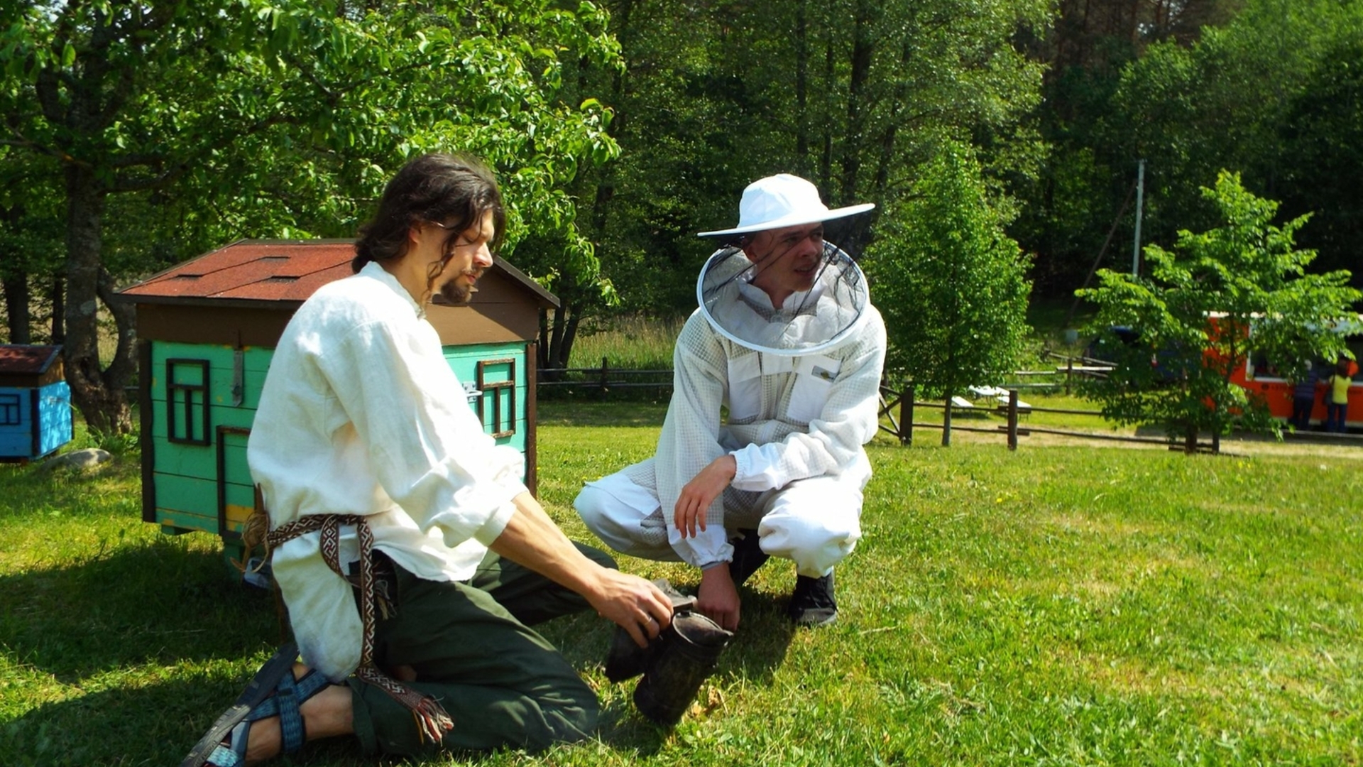 Bildungsprogramm "Öffnen der Bienenstocktür"